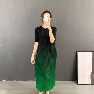 Sunya1. Miyake fold round neck gradient pleated skirt summer new green dress female light luxury long skirt was thin 88221-1