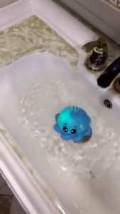 Baby Bath Toy Cute Electric Octopus Water Spray Bathroom Toys with Light 4 Types of Sprinkler Nozzle