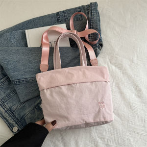 MOUSSON  กระเป๋าแฟชั่นยอดนิยมกระเป๋าโท้ทสำหรับผู้หญิงกระเป๋าใบเล็กแบบพกพาแบบเรียบง่ายกระเป๋าสะพายไหล่สะพายข้างแบบพกพาเฉพาะกลุ่ม