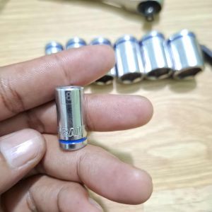 Sản phẩm bulong tay vặn 1/4 bán lẻ từng sản phẩm