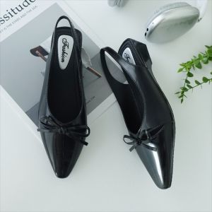 Bow pointed high heels with low heel and shallow opening at the back