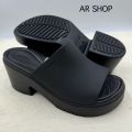 มาใหม่แล้ว รองเท้าส้นสูงสำหรับผู้หญิงรุ่น Crocs brooklyn slide งานสวยดูดีทันสมัย. 