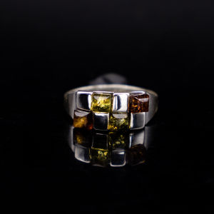 แหวนพลอยของแท้ พลอยอำพัน(Amber) "อัญมณีแห่งความเด็ดเดี่ยว" ตัวเรือนเงินแท้ 92.5 % ชุบทองคำขาว ไซด์นิ้ว 61 หรือเบอร์ 9.5 US สินค้ามีใบรับประกัน