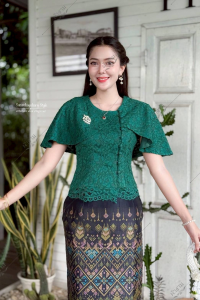 เสื้อลูกไม้ คอกลม แขนสั้น แต่งแขนปีกผีเสื้อ งานเข้ารูปทรงสวย ใส่ไปวัดทำบุญ ไฮโซมาก