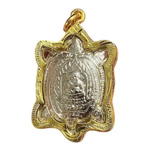 K552 พญาเต่าเรือน เต่าหลวงปู่หลิว หลวงปู่หลิว วัดไร่แตงทอง สีเงิน หลังยันต์ ปี2538 ขนาด 2.5X3.0 ซม.