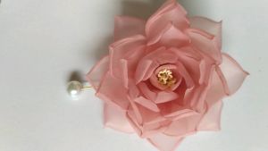 Hoa cài áo handmade Canto hoa cài áo màu hồng tôm phối trâm cài ngọc