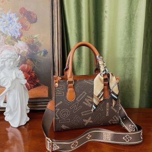 Fashion trend womens one shoulder crossbody bag new light luxury portable womens bag B0267