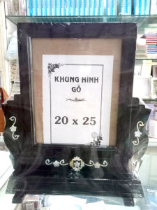 khung thờ gỗ cao cấp 20x25 có chân đế khung chắc chắn bền đẹp có 2 màu nâu và đen