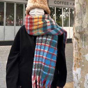 AZDH พู่ห้อยคอ ผ้าพันคอขนสัตว์ลายสก๊อต สีรุ้งรุ้ง ตุ๊กตาผ้าพลัฌ ผ้าคลุมผ้าคลุมเคป สง่างามเรียบหรู ผ้าคลุมไหล่แคชเมียร์ ผ้าคลุมไหล่ยาวคลุมไหล่ ผู้หญิง/ผู้ชาย