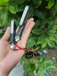 Cặp xi nhan led kiểu mô tô xe máy.( chạy led)