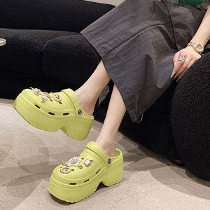 QJshop  Sale รองเท้าหัวโตสไตล์เกาหลี เสริมความหนา มีสายรัดส้น น้ำหนักเบาใส่แล้วไม่หนักเท้าเลย แถมตัวติดน่ารักๆให้ด้วย มันปังน้าา