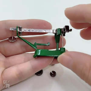 ของเล่นเครื่องชั่งน้ำหนักตะขอแขวนบ้านตุ๊กตาเพื่อการศึกษาแบบเสมือนจริงเครื่องชั่งน้ำหนักสวมบทบาทแบบจำลองย่อขนาด