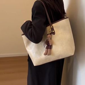 กระเป๋าความจุขนาดใหญ่สำหรับผู้หญิง 2025 กระเป๋าสะพายไหล่ใหม่สำหรับฤดูใบไม้ร่วงและฤดูหนาว กระเป๋าโท้ตที่ทันสมัยในปีนี้ กระเป๋าเดินทางตอนเช้า Hot