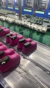 Giày Lỗ Đế Dày Phối Màu Nữ Đi Ngoài Mùa Hè EVA Giày Tăng Chiều Cao Giày Sân Vườn Bít Mũi ins Dép Đi Biển Nổi Tiếng Trên Mạng