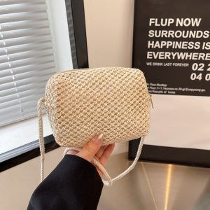 DIVATEN Pastoral Style Straw Crossbody Bag Lightweight Elegant Woven Shoulder Bag Casual Hand-woven Small Square Bag for Women