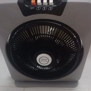 quạt hộp b3 sử dụng pin máy khoan mkita 18v 21v..sản phẩm ko có kèm theo pin nha khách.