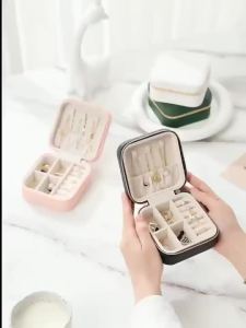 Hộp đựng trang sức phụ kiện du lịch hình vuông nhiều ngăn tiện dụng hộp nữ trang bọc da sang trọng