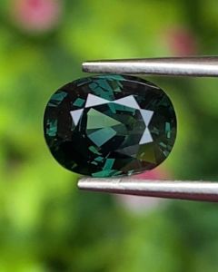 พลอย เขียวส่อง Green Sapphire 1.85 กะรัต (Cts.) เผาเก่า พลอยแท้ อัญมณีมงคลประจําวันเกิด เครื่องประดับพลอย