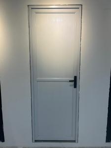 Pintu Kamar Mandi Aluminium 200x70 Full Kaca Anti Pecah Alumunium L2301 Modern Minimalis / Pintu Toilet Almunium Kualitas Import