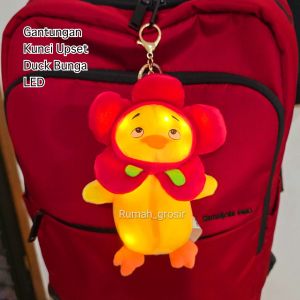 (My Online Shops) Gantungan Kunci Boneka Upset Duck Bunga Bebek Cute Lampu LED Ganci Upset Duck