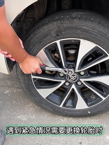 Heavy Duty L Type Wheel Wrench With Nonslip Grip Telescopic Handle for Secure Socket Retention Effortless Wheel Changing