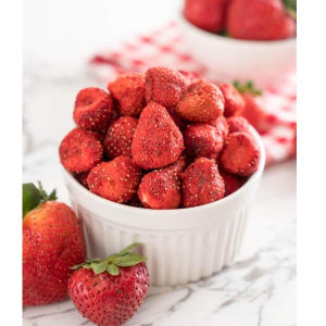 VIRAL !!! Strawberry Kering Freeze Dried Utuh Premium Fresh Baru Crispy Original Sweet Taste / Cemilan Buah Sehat 50gr