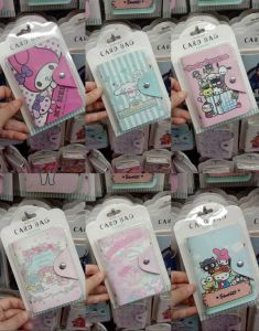 กระเป๋าใส่บัตร กระเป๋าบัตรเครดิต กระเป๋าใส่นามบัตร กระเป๋านามบัตร แบบมีกระดุมเปิด-ปิด พร้อมช่องสอด 20 ช่อง (ลายฮีโร่)