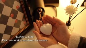 Cynlsum  กระเป๋าถือมีไฟพร้อมเซ็นเซอร์อัตโนมัติ ไฟเตียง โคมไฟรูปหัวใจ ไอเดียของขวัญ   ผู้หญิง