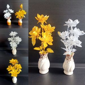 ดอกไม้ไหว้พระ ดอกไม้ (ได้ดอกไม้และแจกัน) แจกันดอกไม้ ดอกบัวสีเงินและสีทอง แจกันมีสีขาว ครีม, ฟ้า ส่งคละสี สูงรวมดอกไม้ 20-22เซนจากไทย