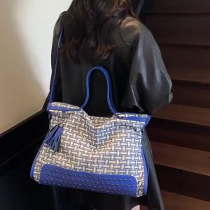 Winter New Wool Women Handbag Large Capacity Rivet Design Female Shoulder Bags With Tassel Ladies Big Totes Crossbody Bag Bolsa2026
