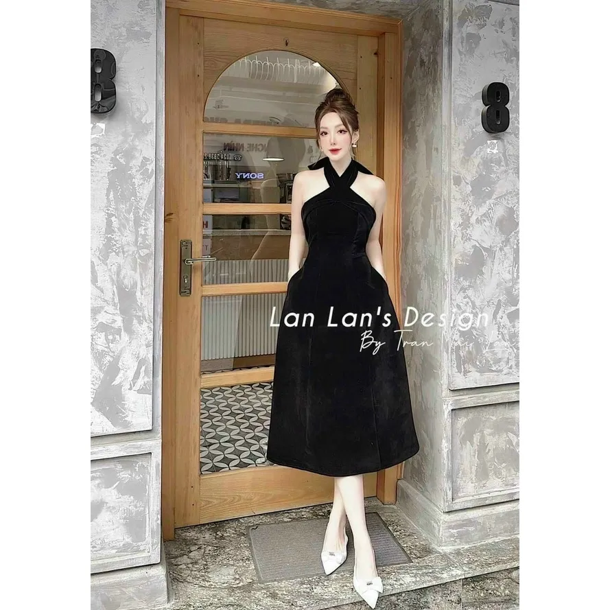 Đầm đen đi tiệc dáng xòe cổ yếm HL23-15 | Thời trang công sở K&K Fashion