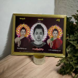 မြတ်စွာဘုရား Buddha figure Complete with frame and flashing head light. รูปพระพุทธเจ้า พร้อมกรอบและไฟประดับเศียร กระพริบ สวยมาก  ขนา ด 35*45 cm FA *D58