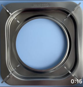 จานรองเตาแก๊ส หรือ ขาตั้งแก๊ส แบบสี่เหลี่ยม สแตนเลส 8 นิ้ว 7.5 นิ้ว 4 ขา ทำจากสแตนเลสสีดำ ทนร้อน ทนสนิม ใช้เป็น ขาตั้งเตาแก๊ส หม้อ กระทะ ของเตา รินไน lucky flame โดยเป็นขนาดมาตราฐาน ป้องกันหม้อเอียง เสี่ยงอันตรายได้มากขึ้น.  7.7