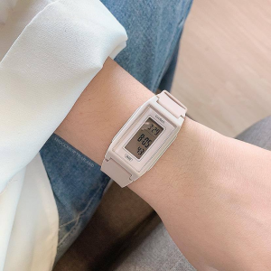Casio Standard Digital นาฬิกาข้อมือผู้หญิง รุ่น LF-10WH-4 ของแท้ รับประกันสินค้า 1 ปี