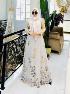 Set Gamis Premium Magnolia Vol 12 dari Almeyra dengan Hijab Segi Empat - Wanita Muslim