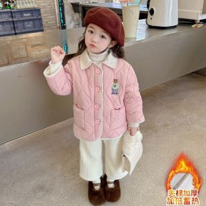 WANDER เสื้อกันหนาวเด็กผู้หญิง เสื้อหนาวเด็กญ การออกแบบตัวอักษรที่ทันสมัย ฤดูใบไม้ร่วงฤดูหนาวปี 2024 เวอร์ชั่นเกาหลีใหม่พร้อมกำมะหยี่และผ้าฝ้าย24111