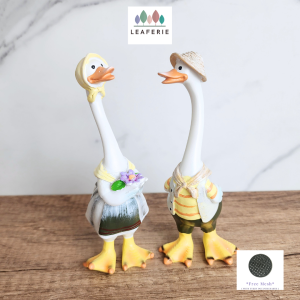 The Leaferie Milo and Mable duck garden decoration set (2 Pieces) ornaments pots planter