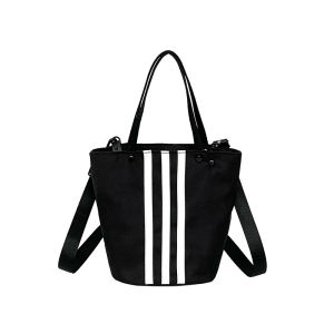 EchoBliss  กระเป๋าทรงถังแบบพกพาสไตล์สปอร์ตลำลองกระเป๋าสะพายไหล่แบบพกพาสำหรับพร็อพแบบเรียบง่ายความจุขนาดใหญ่กระเป๋าผู้หญิงสะพายไหล่ลายทางสไตล์เกาหลี