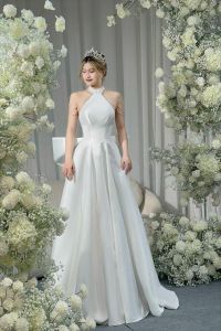 Đầm maxi cưới TRIPBLE T DRESS cổ yếm siêu xinh trễ vai cườm chuỗi siêu xinh - size S/M/L