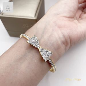 (ปั้ม18K) กำไลข้อมือประดับเพชรรูปโบว์ขอบทองงานอย่างดีมีปั้ม18K รอบวง 18cm