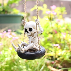รูปแกะสลักโครงกระดูกแบบแกว่งได้รูปรูปปั้นในสวนรูปปั้นหัวกะโหลกเรซินเครื่องประดับแบบแขวนกลางแจ้งในร่มตกแต่งวันฮาโลวีน