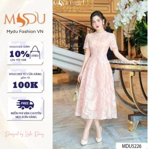 Váy Thiết Kế MDU5226 Tơ Ép Hoa Nổi Cao Cấp Dáng Xòe Qua Gối Hồng Pastel Dịu Dàng Và Nữ Tính Từ MDU