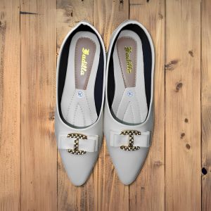 Sepatu Wanita Slip On Closed Toe Ujung Runcing Hak Rendah Elegan Aksen Gesper untuk Kerja & Formal