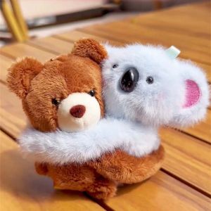 YATRN 2pcs คาวาอิ หัวเข็มขัดกุญแจรูปสัตว์กอด แม่เหล็กแบบแม่เหล็ก ตลกๆ พวงกุญแจมิตรภาพหรูหรา แมวแมวแมว ลิงตัวหนึ่ง จี้คู่การ์ตูน สาวๆ