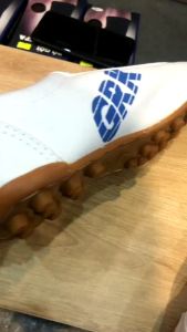 Giày vải đá bóng sân cỏ nhân tạo màu Trắng