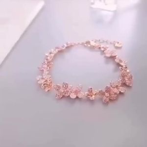 Swarovski Swan DHGUH bracelet made of stainless steel adjustable size lovely swan design - Perfect gift for a birthday occasion.