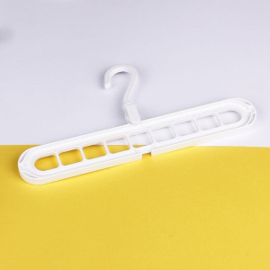 ไม้แขวนเสื้อ 9 หลุม ไม้เเขวนเสื้อผ้า ไม้เเขวนเสื้อ หมุนได้ 360 องศา พลาสติกคุณภาพดี ช่วยประหยัดพื้นที่