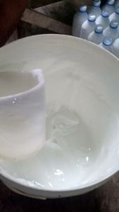 SILICONE EMULSI PUTIH SUSU SEMIR BAN PENGKILAP BODY KUALITAS TERBAIK