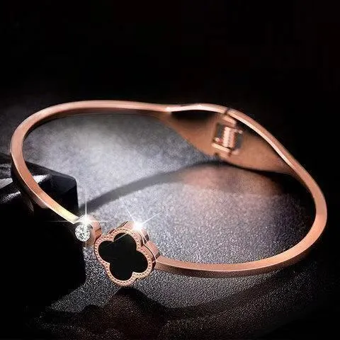 Four leaf clover bracelet 18k pawnable bracelet Leaf Clover