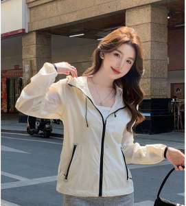 ป้องกันแสงแดดที่มีประสิทธิภาพ เสื้อแจ็คเก็ตกันฝน เสื้อแจ็คเก็ตกลางแจ้ง ซิปเปิดปิด ยืดสัดส่วนได้อย่างง่ายดาย ปกป้องผิว